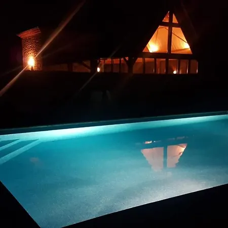 Confortable Proche Des Sites Touristiques Проживание в семье Issendolus